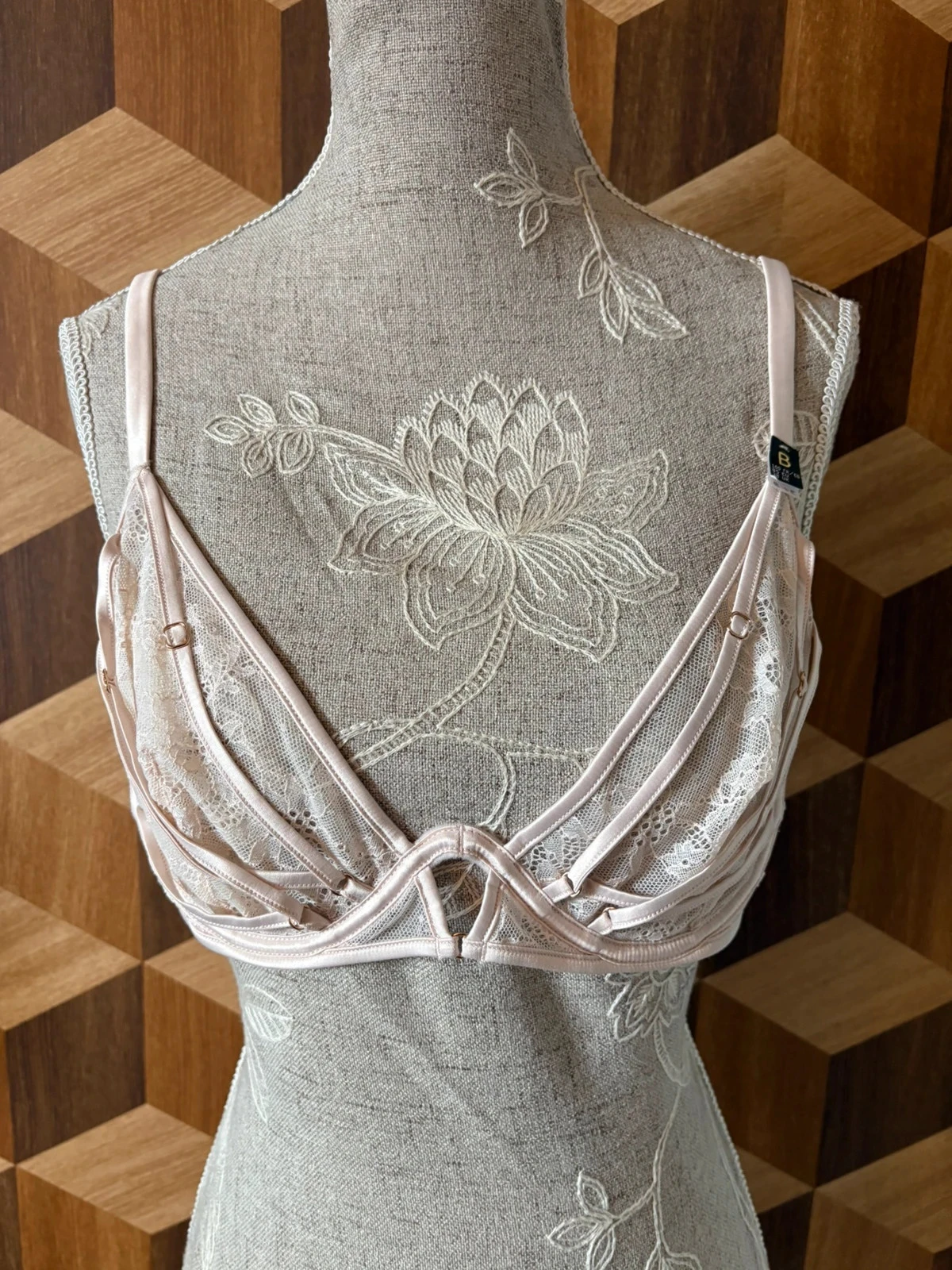 Soutien-gorge rosa pálido con tiras – photo 2